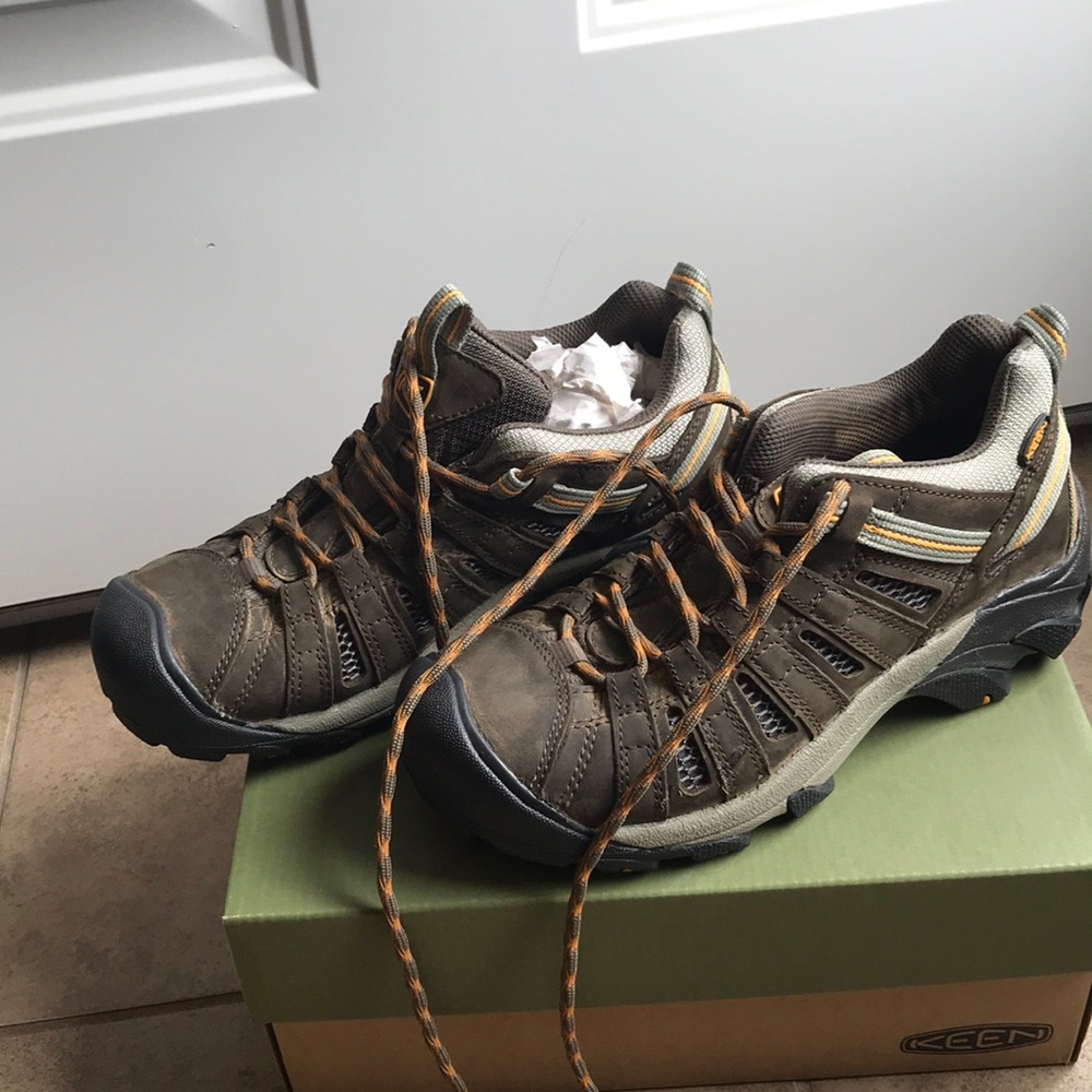 COPY - Keen Hiking Shoes- 1x use only